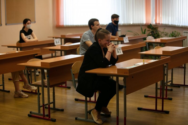 Губернатор поблагодарил учителя из Серпухова, подготовившего шесть стобалльников по ЕГЭ